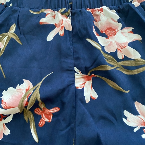 Floral two piece halter top and skirt with slit - Picture 5 of 6